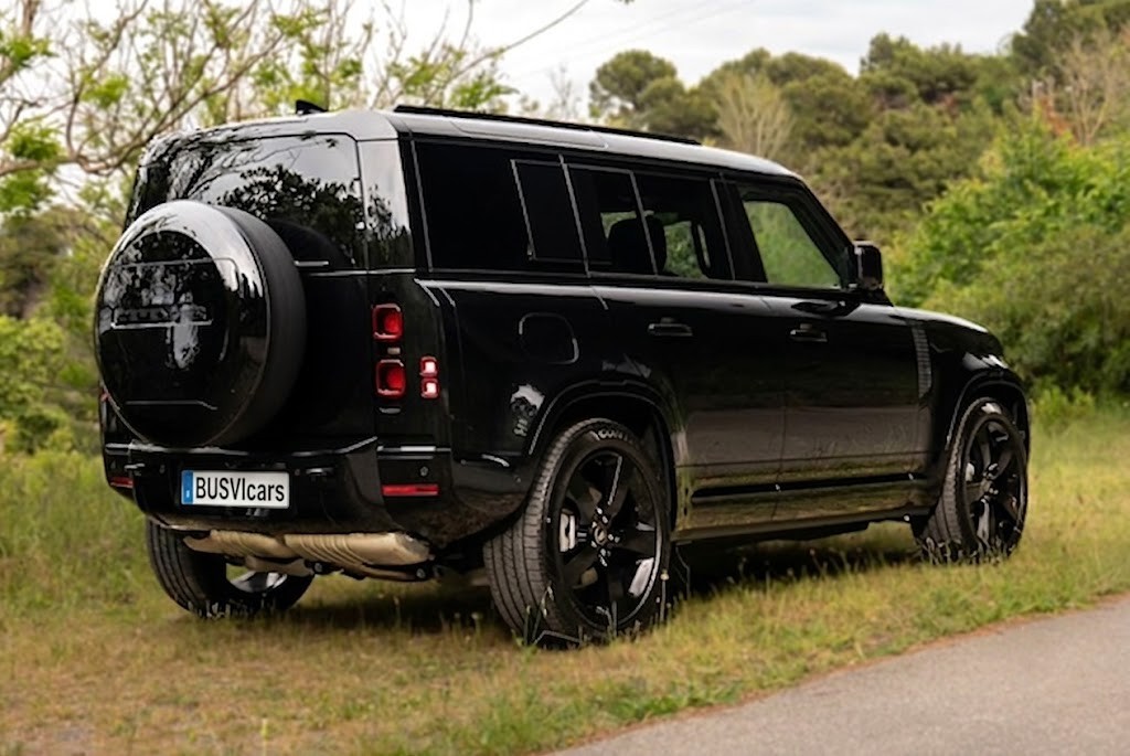 Land Rover Defender 110 7 Pax